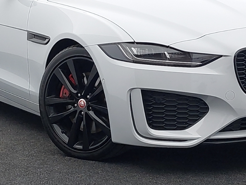 Jaguar XE 2.0 D200 R-dynamic Black Black #20