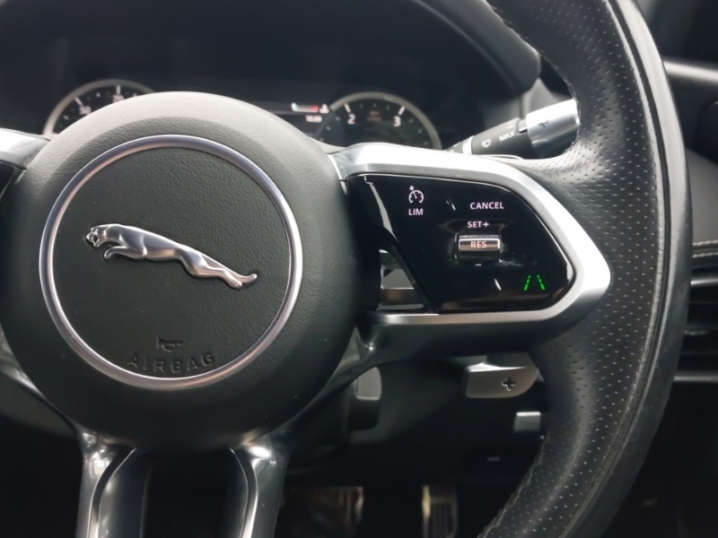 Jaguar XE 2.0 D200 R-dynamic Black Black #13