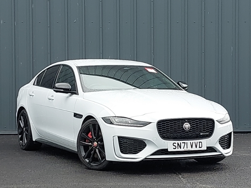 Jaguar XE 2.0 D200 R-dynamic Black White