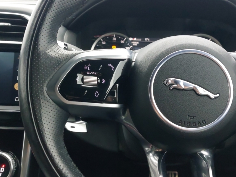 Jaguar XE 2.0 D200 R-dynamic Black Black #12