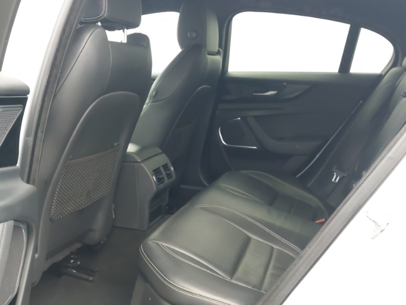 Jaguar XE 2.0 D200 R-dynamic Black White #6