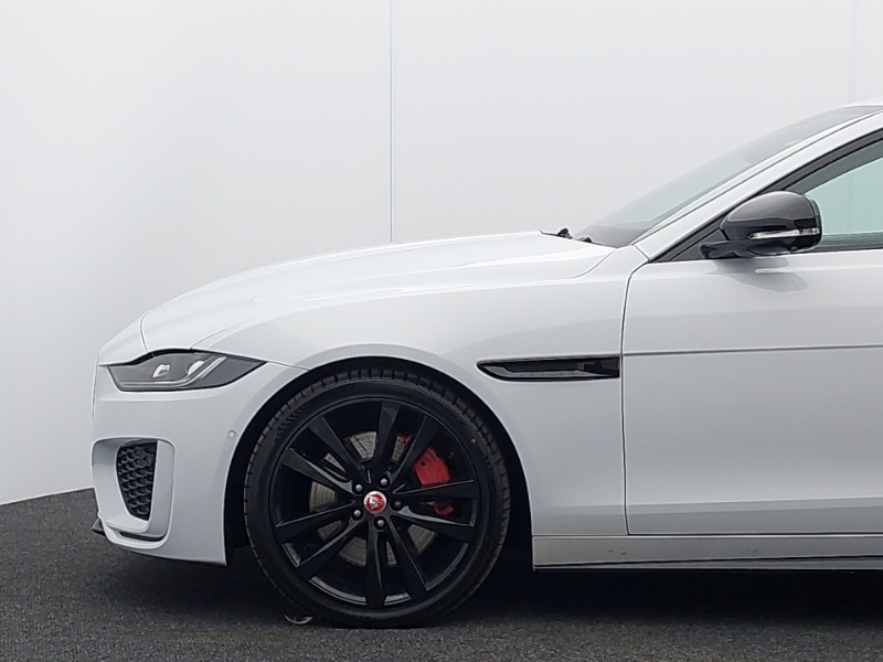 Jaguar XE 2.0 D200 R-dynamic Black Black #19