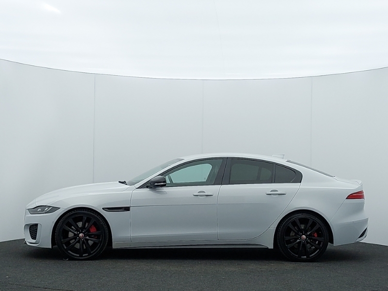 Jaguar XE 2.0 D200 R-dynamic Black White #4