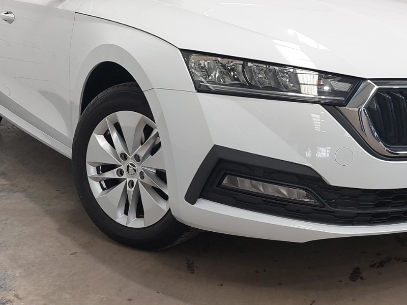 Skoda Octavia White #20