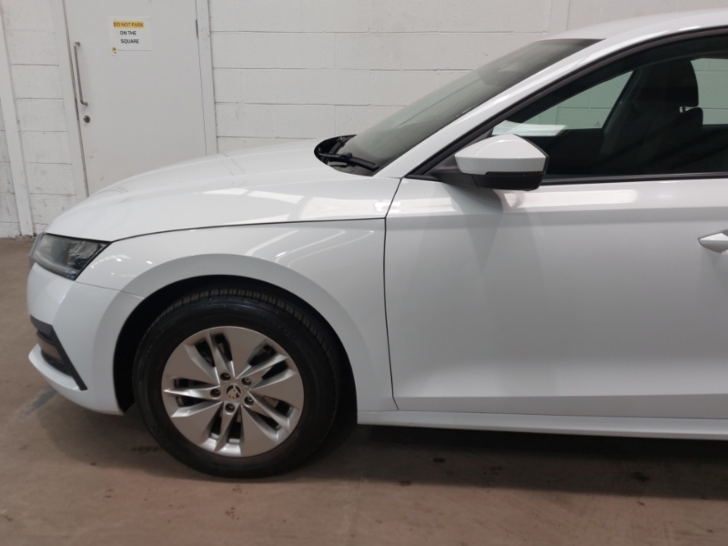 Skoda Octavia White #19