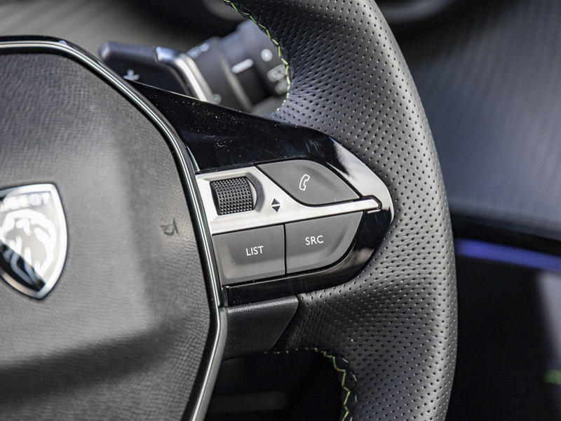 Peugeot e-2008 Gt Black #11