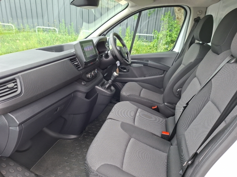 Renault Trafic Ll30 Blue Dci 130 Advance Safety Van White #5