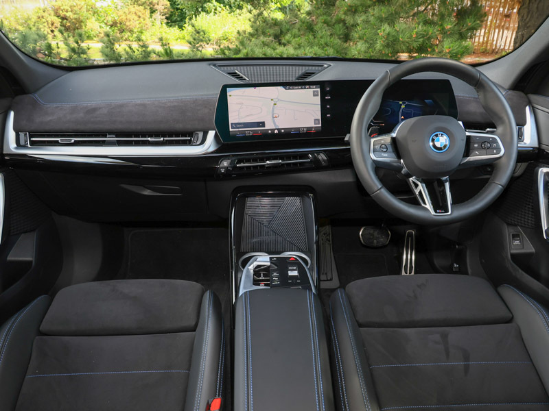 BMW iX2 150Kw Edrive20 M Sport 65Kwh Blue #4