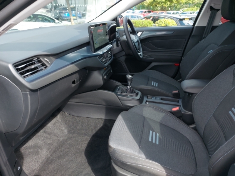 Ford Focus 1.0 Ecoboost Active Black #5