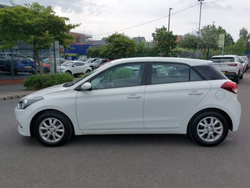 Hyundai I20 1.2 Se White #4