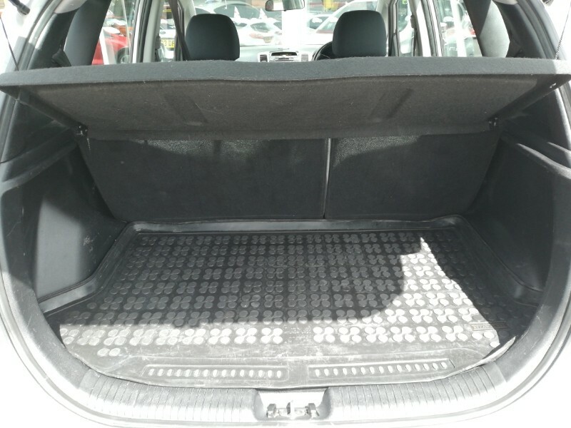 Hyundai Ix20 Se Red #8