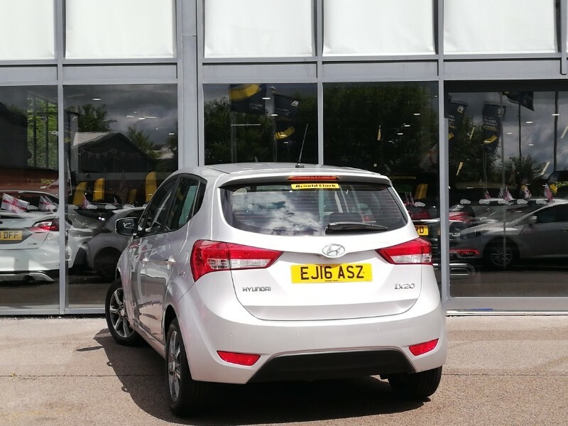 Hyundai Ix20 1.4 Blue Drive Se Silver #2