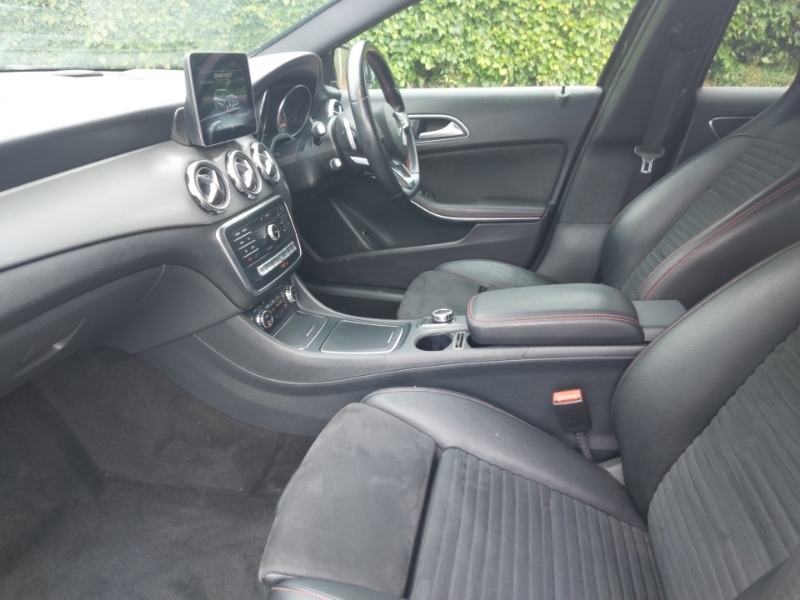 Mercedes-Benz GLA Class Gla 180 Amg Line Edition GL69AEJ Black #4
