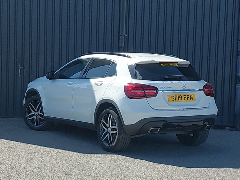 Mercedes-Benz GLA Class Gla 180 Urban Edition White #2
