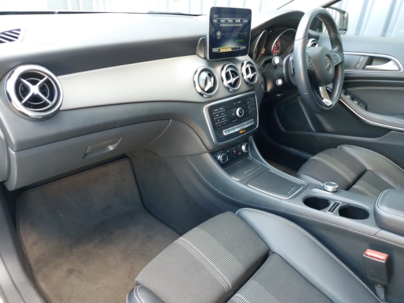 Mercedes-Benz GLA Class Gla 180 Urban Edition White #5