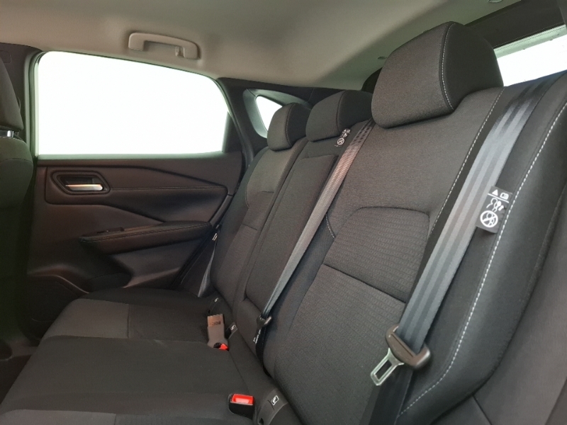 Nissan Qashqai 1.3 Dig-t Mh N-connecta White #6