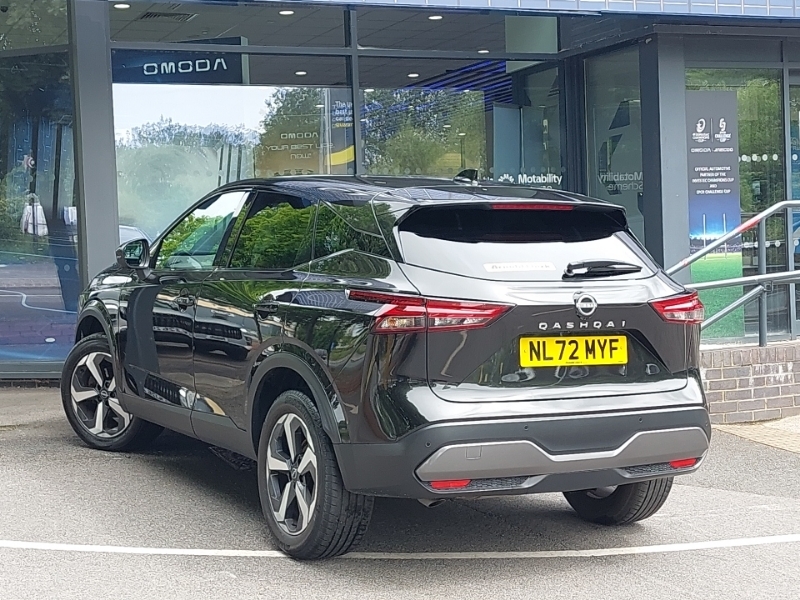Nissan Qashqai 1.3 Dig-t Mh 158 N-connecta Xtronic Black #2