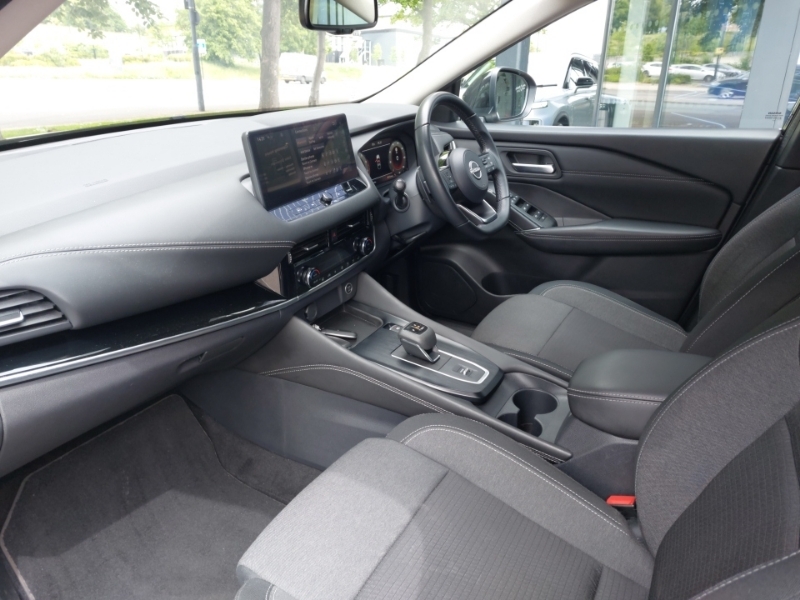 Nissan Qashqai 1.3 Dig-t Mh 158 N-connecta Xtronic Black #5