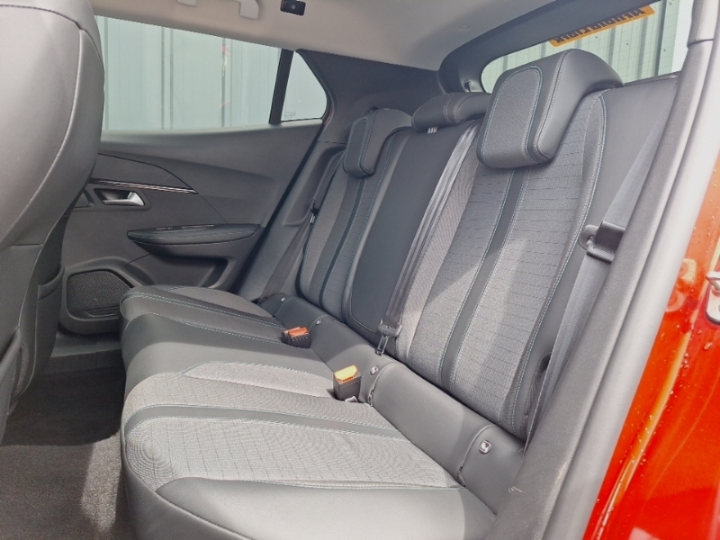 Peugeot 2008 1.2 Puretech Allure Red #6