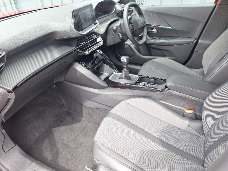 Peugeot 2008 1.2 Puretech Allure Red #5