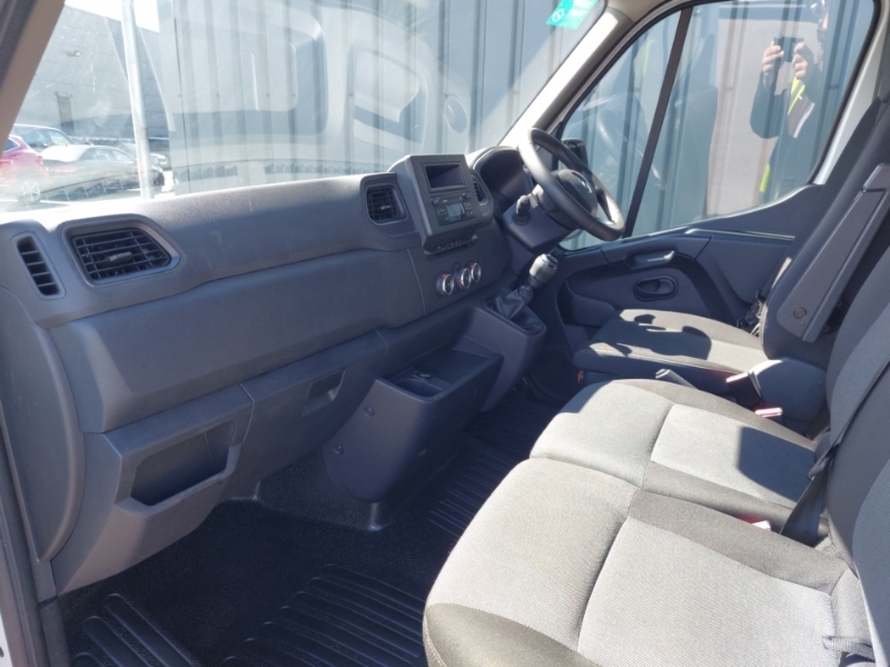 Renault Master Lm35dci 135 Business Medium Roof Van White #5