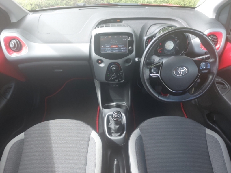 Toyota Aygo 1.0 Vvt-i X-play Red #3
