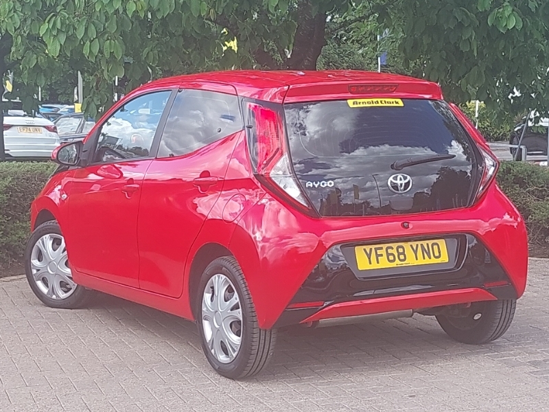 Toyota Aygo 1.0 Vvt-i X-play Red #2