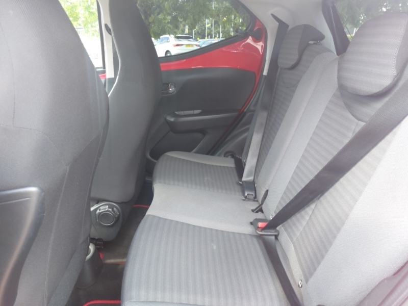 Toyota Aygo 1.0 Vvt-i X-play Red #6