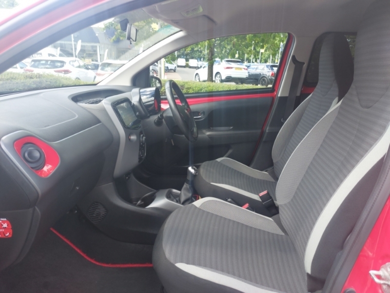 Toyota Aygo 1.0 Vvt-i X-play Red #5