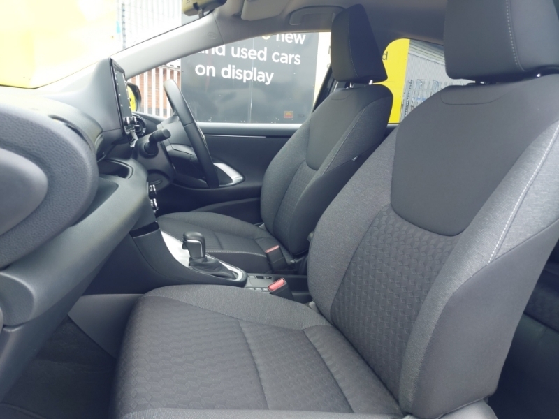 Toyota Yaris 1.5 Hybrid Design Cvt Black #5