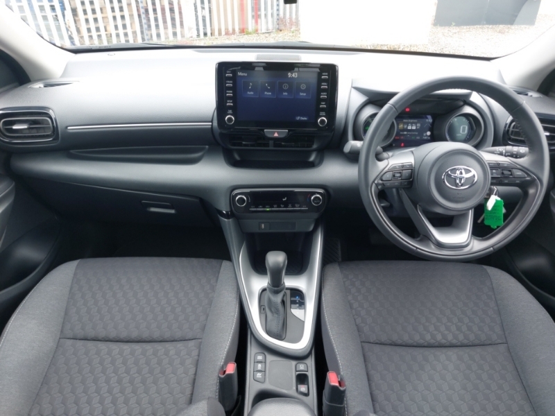 Toyota Yaris 1.5 Hybrid Design Cvt Black #3