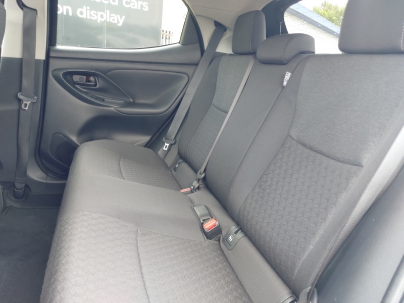Toyota Yaris 1.5 Hybrid Design Cvt Black #6
