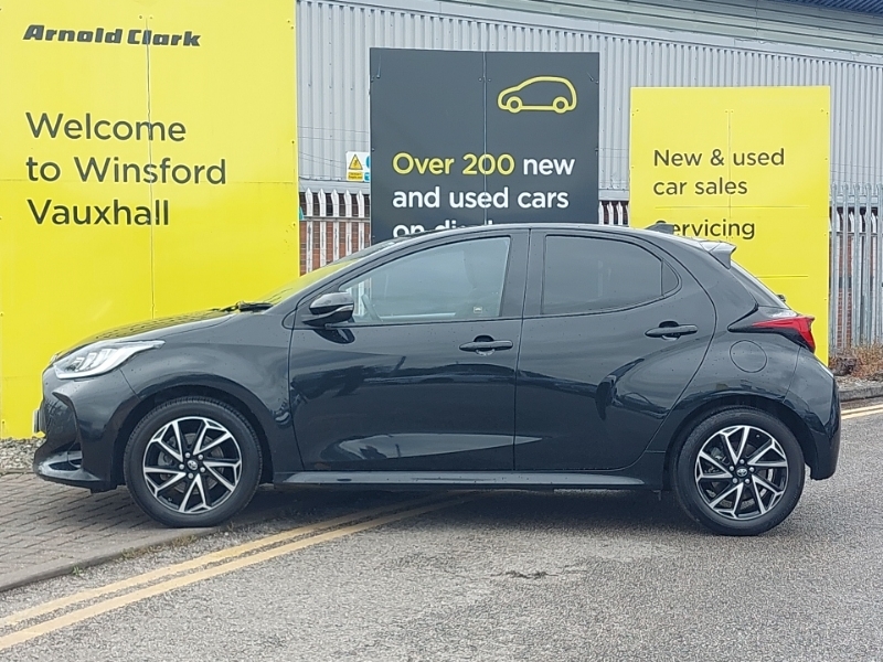 Toyota Yaris 1.5 Hybrid Design Cvt Black #4