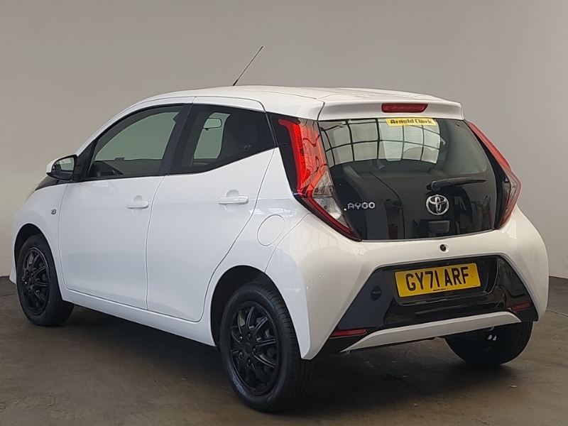 Toyota Aygo 1.0 Vvt-i X-play Tss X-shift White #2
