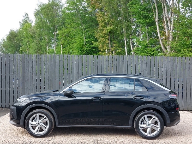 Volkswagen T-Roc 1.5 Etsi Life Dsg Black #4