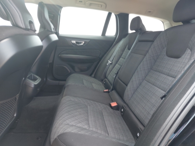 Volvo V60 2.0 B3p Core 7 Speed Black #6