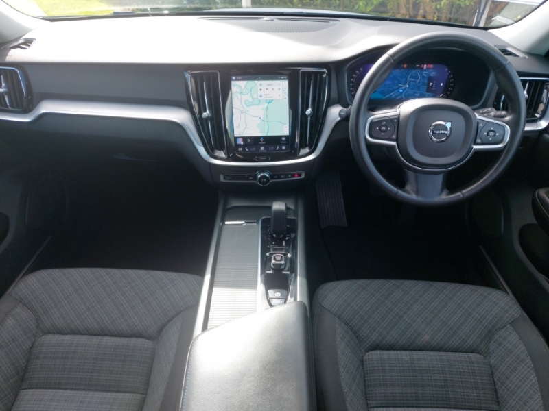 Volvo V60 2.0 B3p Core 7 Speed Black #3