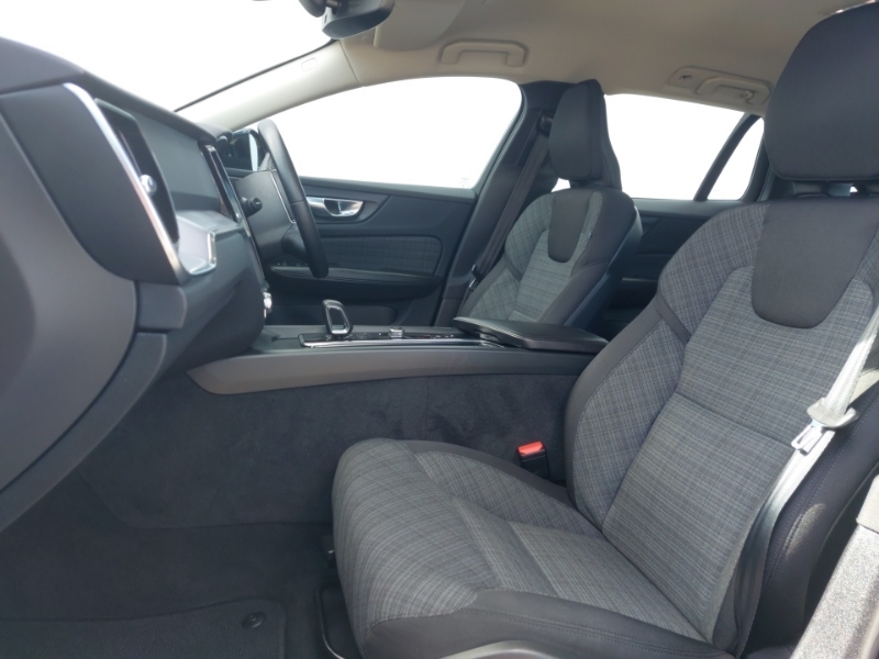 Volvo V60 2.0 B3p Core 7 Speed Black #5