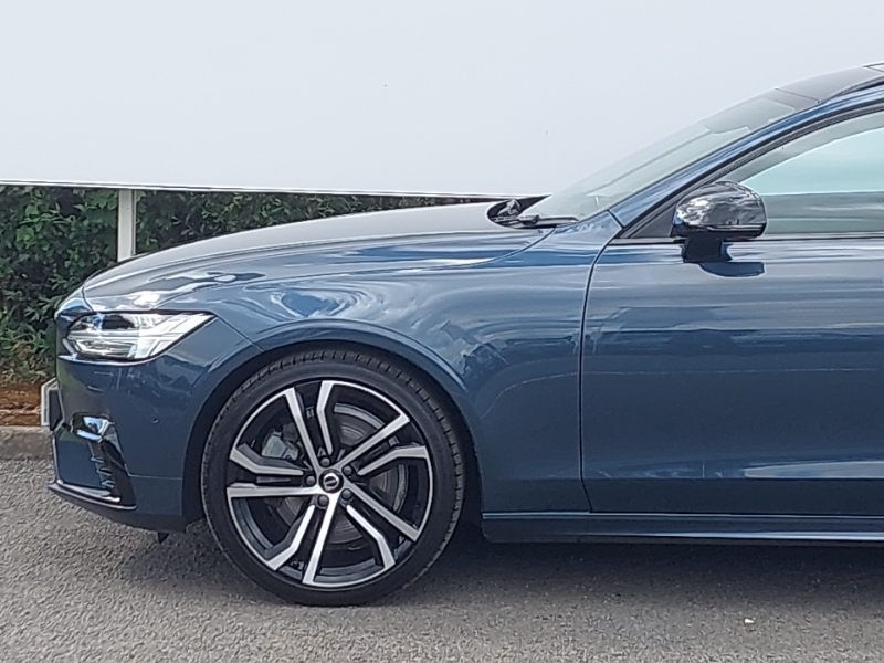 Volvo V90 Ultimate Black #19