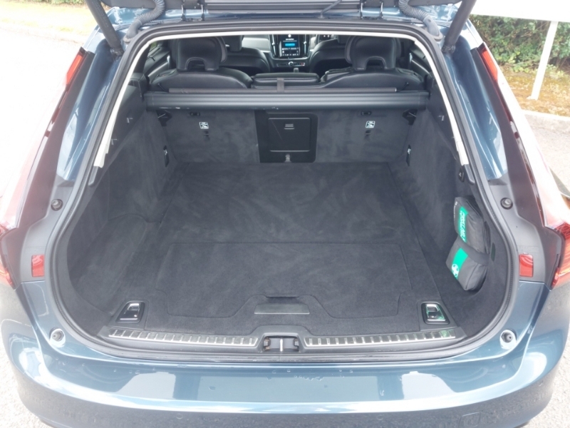 Volvo V90 Ultimate Black #18