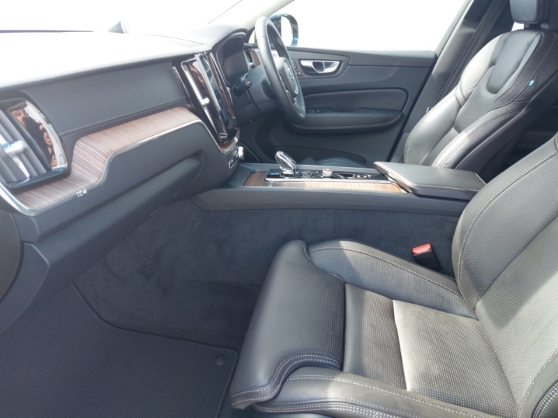 Volvo XC60 2.0 B5p Ultimate Dark Awd Geartronic Gold #5