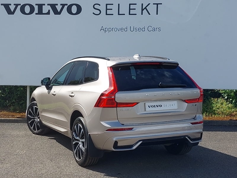 Volvo XC60 2.0 B5p Ultimate Dark Awd Geartronic Gold #2