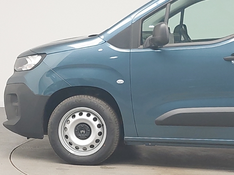 Citroen Berlingo 1.5 D 130 Plus M Black #19