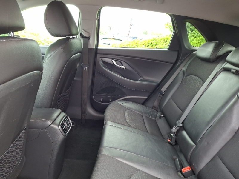 Hyundai I30 1.6 Crdi Premium Dct White #6