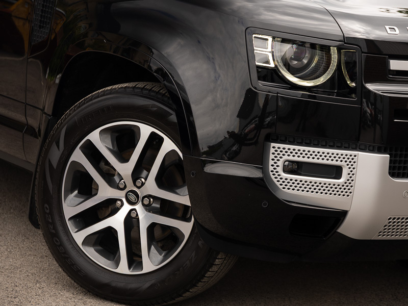 Land Rover Defender 110 Automatic Black #20