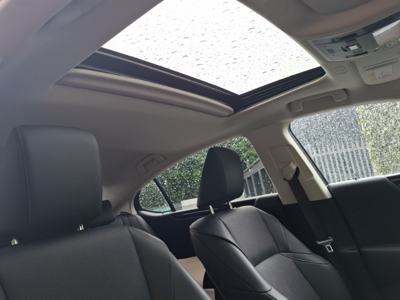 Lexus ES 300H 2.5 Cvt Premium Edition Red #17