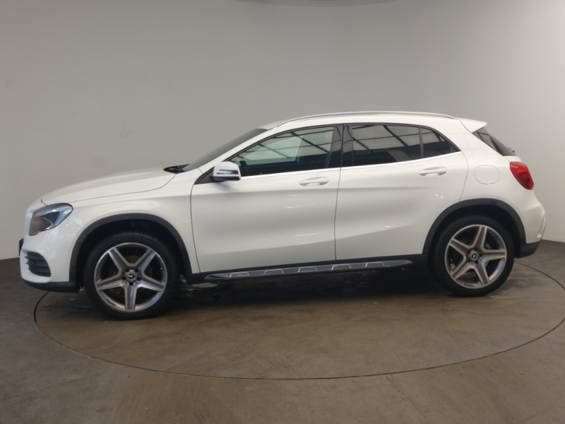 Mercedes-Benz GLA Class Gla 200 Amg Line White #4