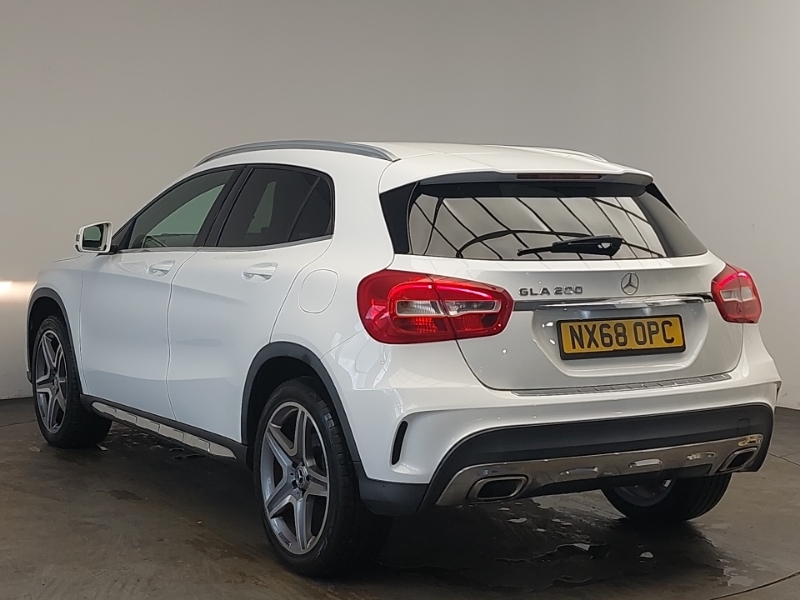 Mercedes-Benz GLA Class Gla 200 Amg Line White #2