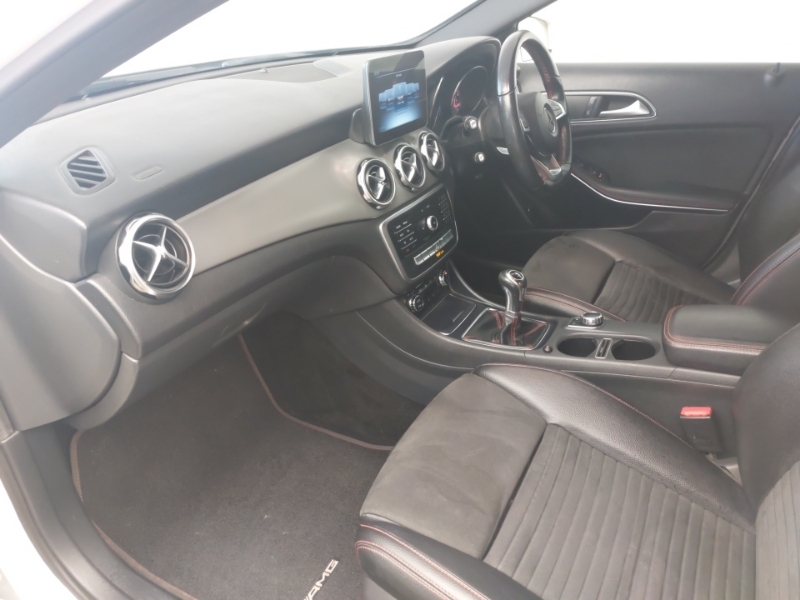 Mercedes-Benz GLA Class Gla 200 Amg Line White #5