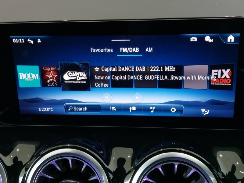 Mercedes-Benz GLA Class 200 Amg Line Executive White #11
